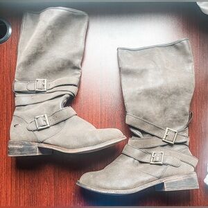 Stylish Women's Tan Boots